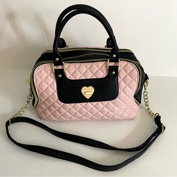 BETSEY JOHNSON Pink Quilted Heart Clasp Crossbody Purse - Picture 2 of 10
